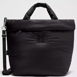 Lululemon On My Level Tote Bag 15L
Puffy